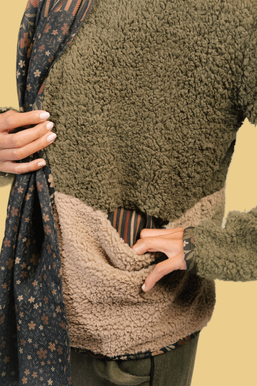 Borderline Cozy Jacket in Olive & Beige